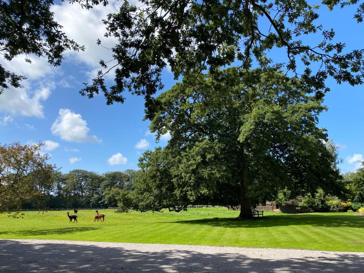 Singleton Lodge Country House Hotel Poulton-le-Fylde Bagian luar foto