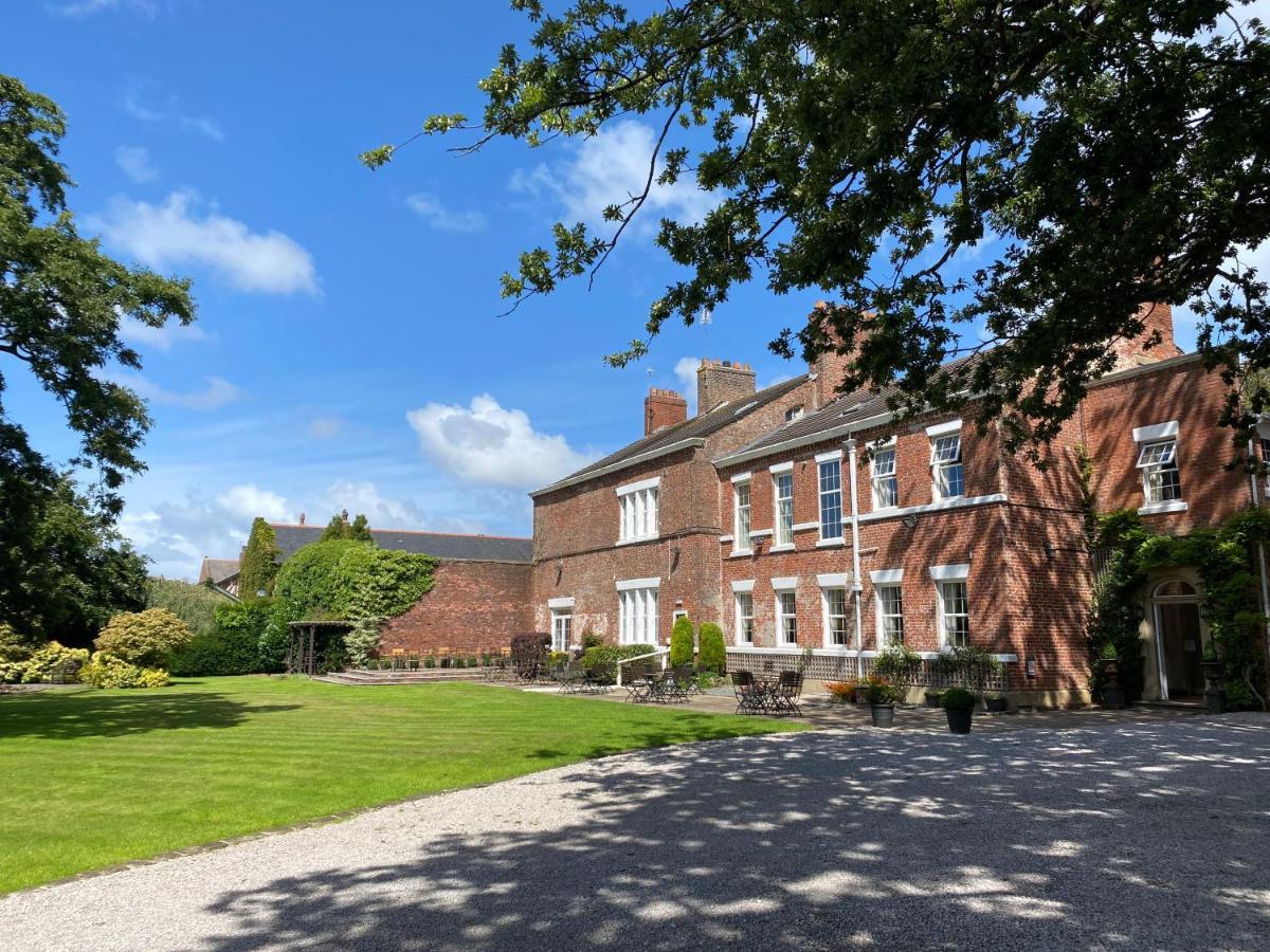 Singleton Lodge Country House Hotel Poulton-le-Fylde Bagian luar foto